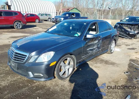 2011 Mercedes-Benz E 350 4Matic z USA, uszkodzony, nr VIN WDDHF8HB9BA344161